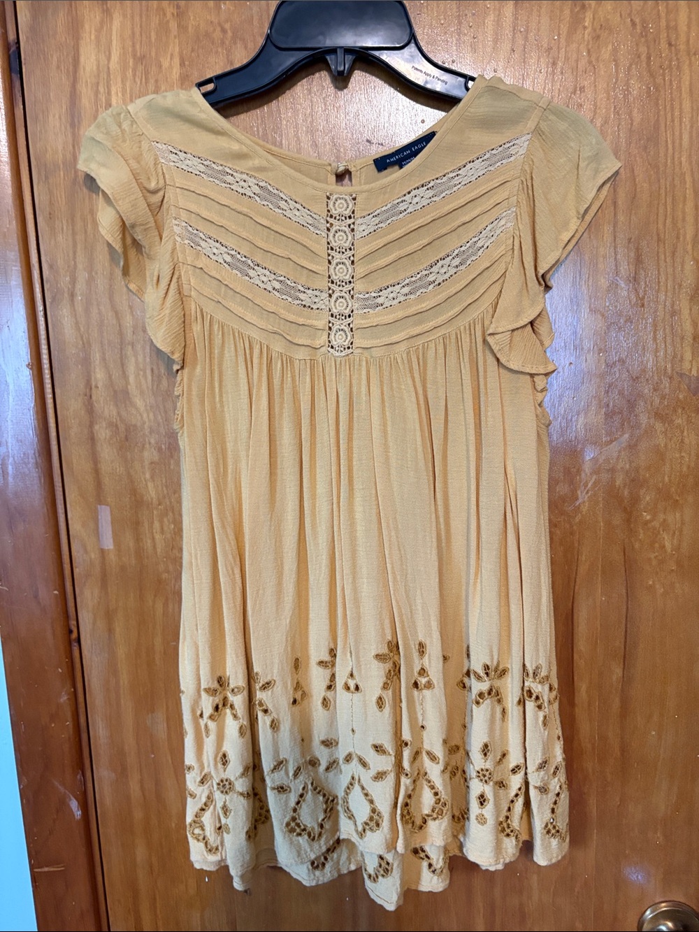 American Eagle Outfitters Sleeveless Pale Yellow Lace-Trim Top - Size M